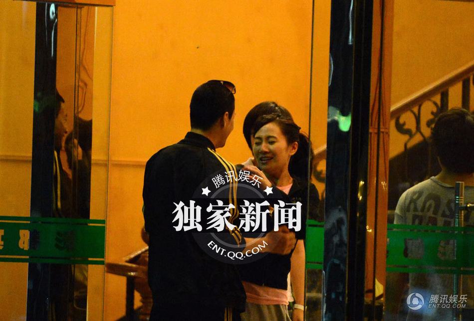 葉璇不拘小節 與男性友人飯店用餐親密異常