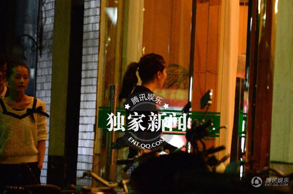 葉璇不拘小節 與男性友人飯店用餐親密異常