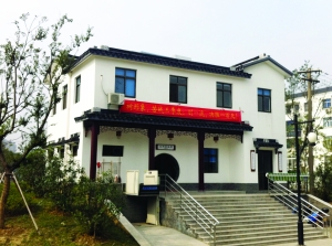 如果不是門前的標牌，很多人都會把這個公廁當作一幢別墅 蔣文龍 攝