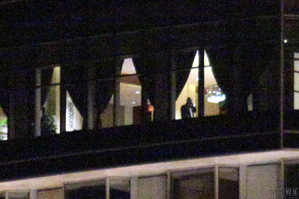 郭晶晶爸爸現身南沙酒店總統套房 指揮彩排現場