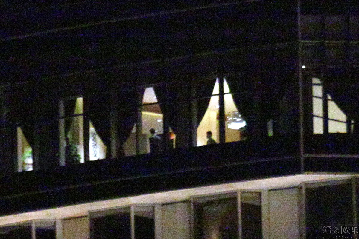 郭晶晶爸爸現身南沙酒店總統套房 指揮彩排現場