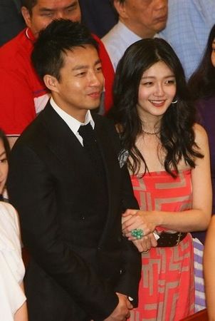 大S汪小菲情侶裝“飛躍”長城 曝婚后恩愛細節(組圖)