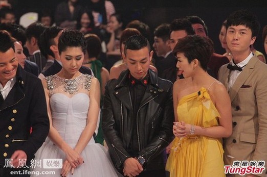 TVB巡禮 楊怡“事業線”縮水露胸貼 梁政玨深V秀玉乳