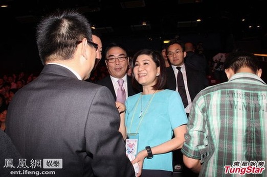 TVB巡禮 楊怡“事業線”縮水露胸貼 梁政玨深V秀玉乳