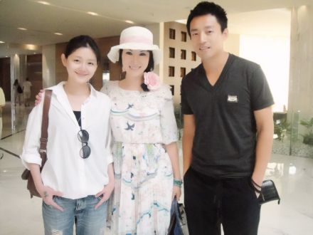 大S汪小菲情侶裝“飛躍”長城 曝婚后恩愛細節(組圖)