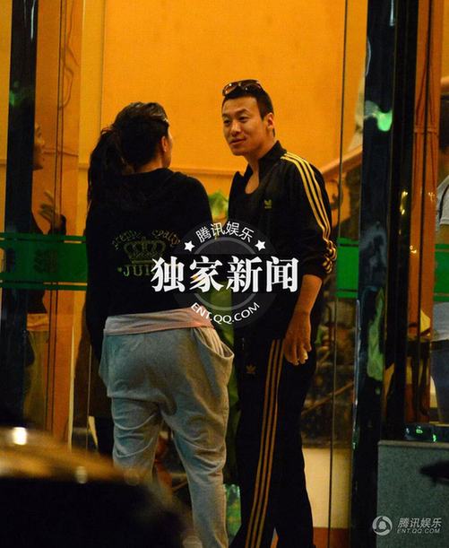 葉璇不拘小節 與男性友人飯店用餐親密異常