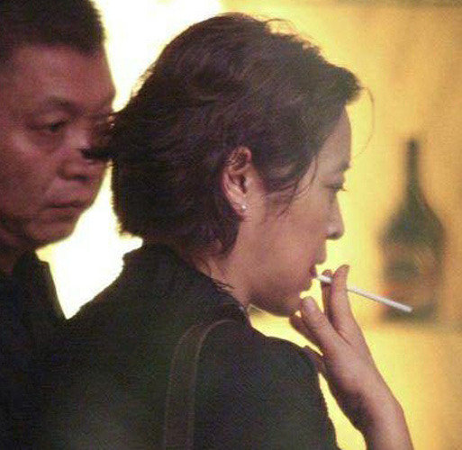 盤點吸煙不顧形象的女星