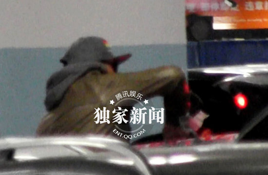 好聲音學員關喆機場現身 豪車豪宅彰顯身份