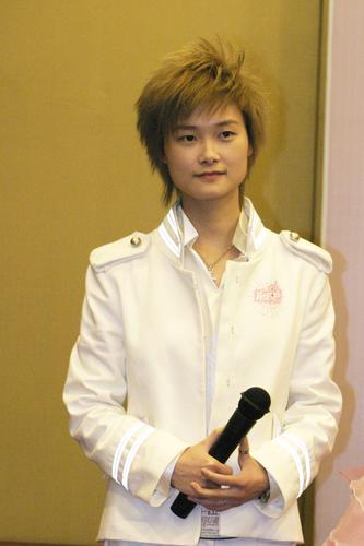 06年，李宇春助陣超女海選