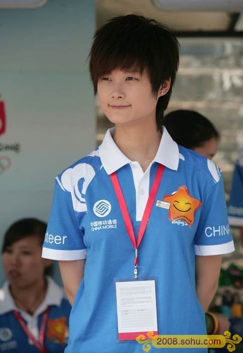 08年 李宇春與奧運志愿者共同服務奧運