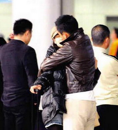 薛凱琪街頭舌戰湯駿業 明星情不自禁激吻被偷拍
