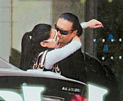 薛凱琪街頭舌戰湯駿業 明星情不自禁激吻被偷拍