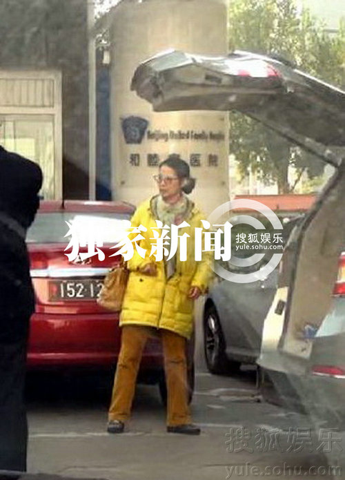 李小璐出院母親監工