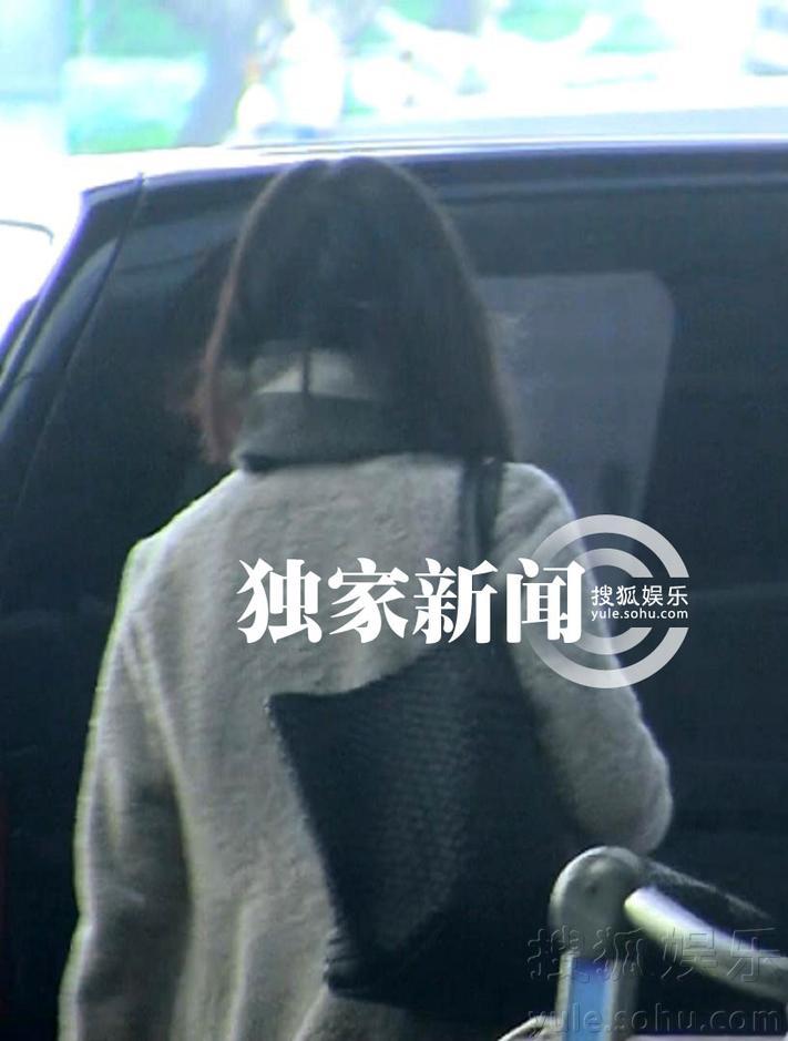 每日追星：王菲戴發箍“賣萌”狂聊手機 董潔婚變人憔悴