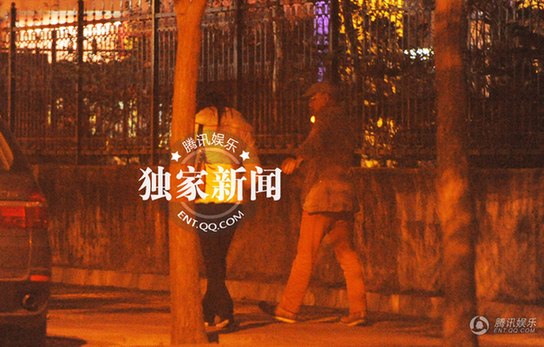徐崢幽會(huì)神秘女