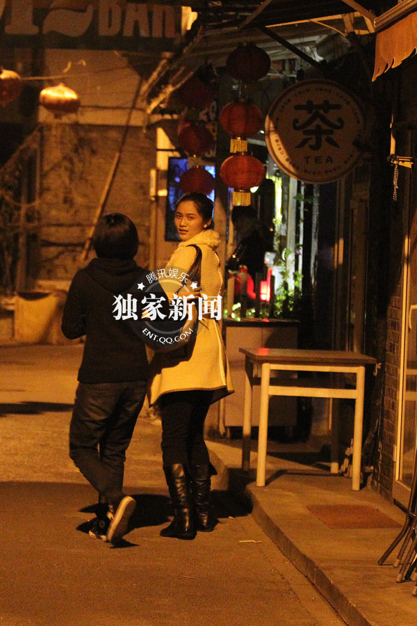 徐崢“出軌”白衣女是陶虹學妹 王熙然暴怒否認是小三三
