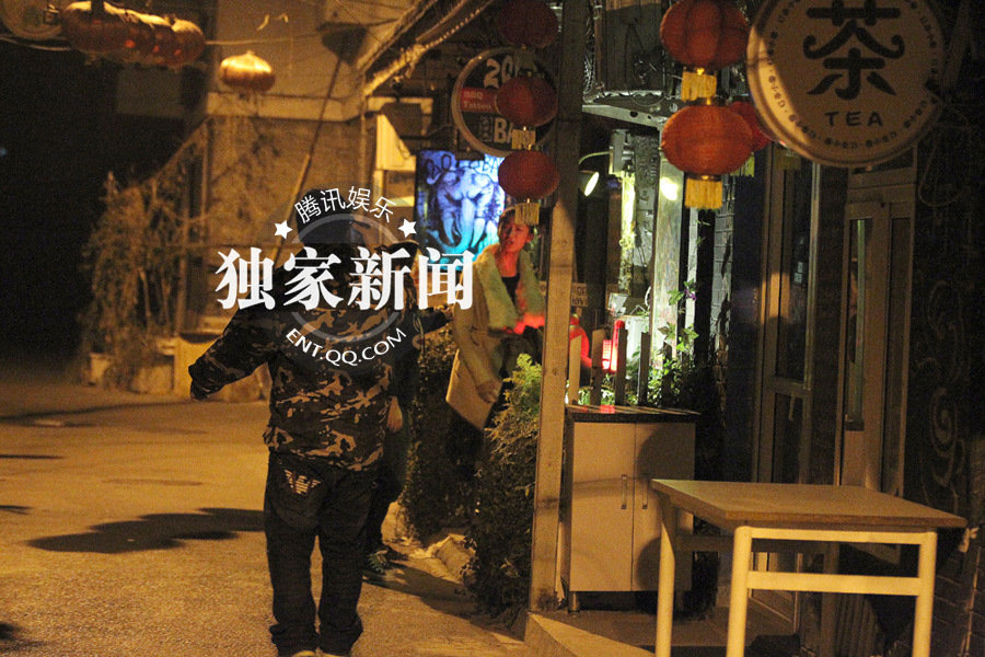 徐崢“出軌”白衣女是陶虹學妹 王熙然暴怒否認是小三三
