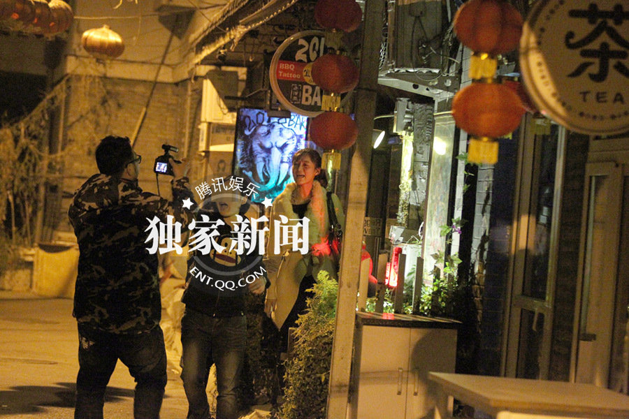 徐崢“出軌”白衣女是陶虹學妹 王熙然暴怒否認是小三三
