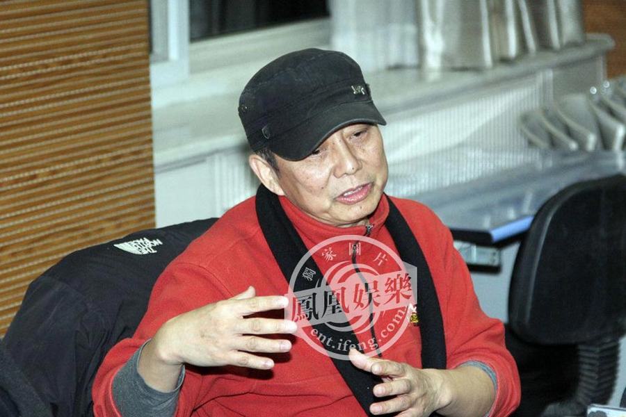黃曉明拍戲摔傷左腿骨折 于東現場致歉