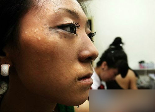 曝鋼管舞女郎年收入達七八十萬