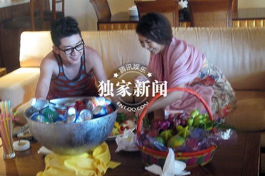 金志文豪華婚禮現場 新人抵海邊拍婚紗照