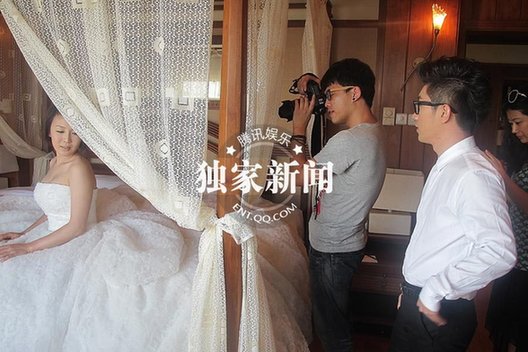 金志文豪華婚禮現場 新人抵海邊拍婚紗照