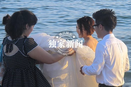 金志文豪華婚禮現場 新人抵海邊拍婚紗照