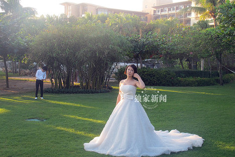 金志文豪華婚禮現場 新人抵海邊拍婚紗照