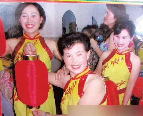 在農村看場娛樂節目真不容易呀