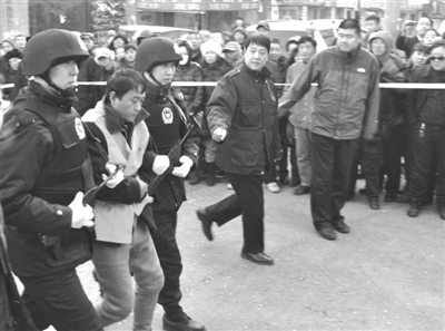 震驚哈爾濱市的兩起樓道殺害女性案犯罪嫌疑人楊炳彥落網(wǎng)了。