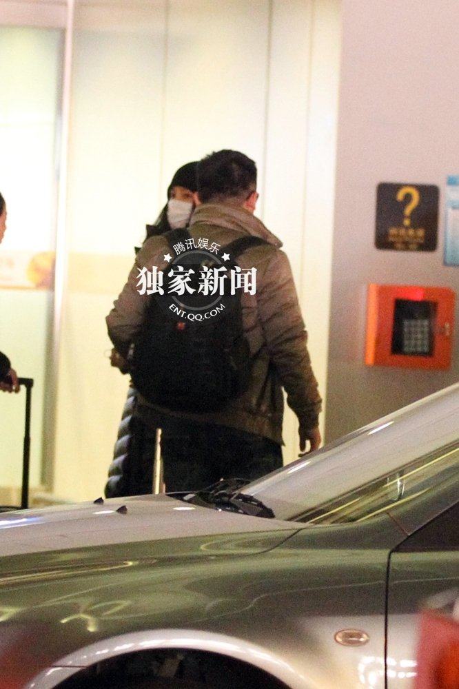 李冰冰豪車隊接機排場大 美女助理驚艷亮相似Ella