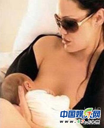 盤點當眾哺乳秀母愛的女星