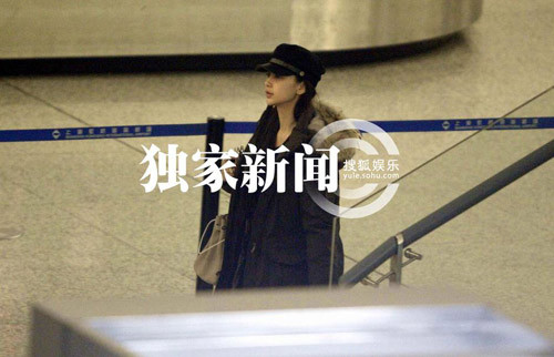 Angelababy素顏現(xiàn)身機(jī)場(chǎng)清秀似娃娃 復(fù)工鉑金包傍身