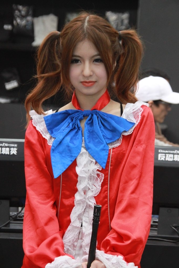 模特內衣外露博眼球