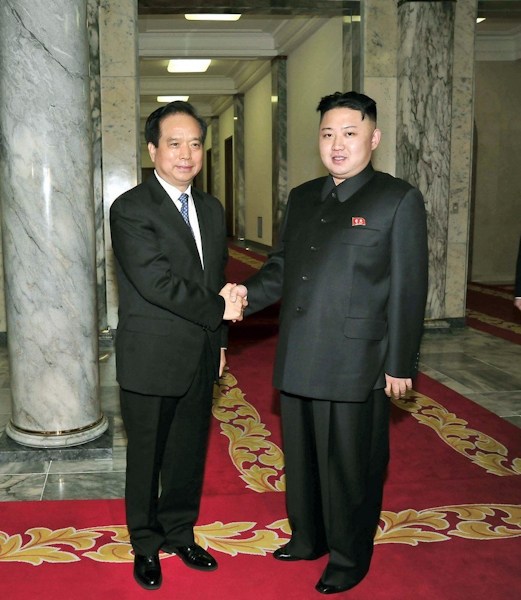中國共產黨代表團贈送金正恩禮物