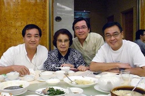揭明星關系網：胡靜劉德華是親戚 黃圣依表舅吳敬璉