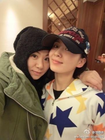 女星被美艷閨蜜搶鏡 真悲催！