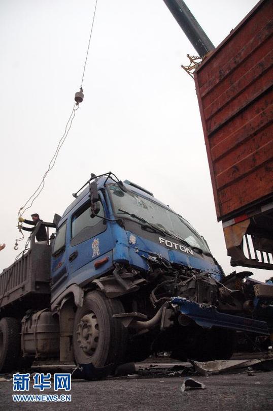 （突發事件）（1）滬昆高速江西鷹潭段發生5車連環相撞事故