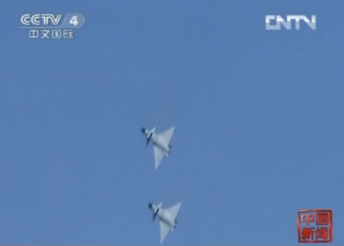 中國首批殲擊機女飛駕殲10執行空地打擊任務