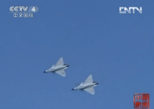 中國首批殲擊機女飛駕殲10執行空地打擊任務