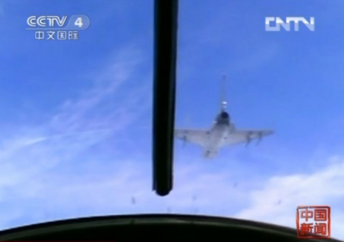中國首批殲擊機女飛駕殲10執行空地打擊任務
