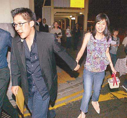 傳郭晶晶婚姻亮紅燈 霍啟剛與嫩模吳婷演“海戰門”