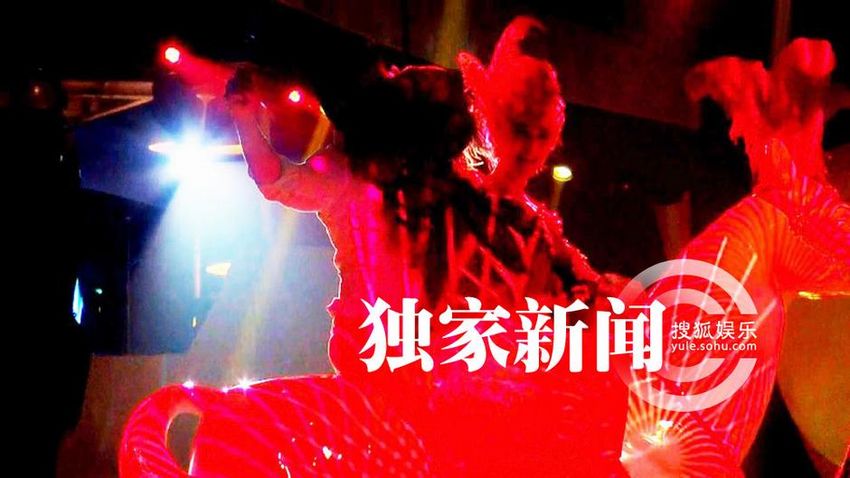 范冰冰片場(chǎng)大跳騎馬舞 瘋狂露腿尖叫