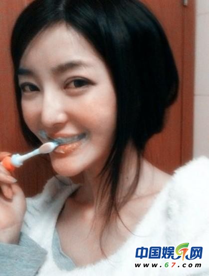 李穎芝整容前清楚照曝光 網友：鄰家小妹變蛇妖