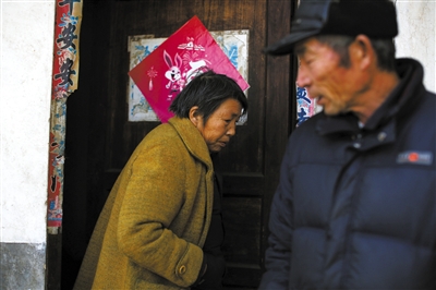 12月18日，閔擁軍父母稱，案發(fā)前兒子是癲癇癥發(fā)作跑出去。
