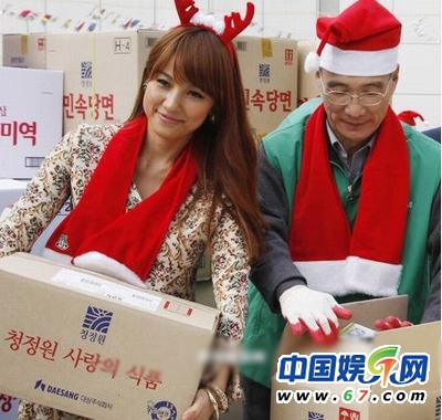 蔡依林扮馴鹿阿朵圣誕色誘裝 揭明星圣誕節造型