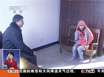 浙江蘭溪，警方訊問“全能神”邪教組織人員。央視視頻截圖