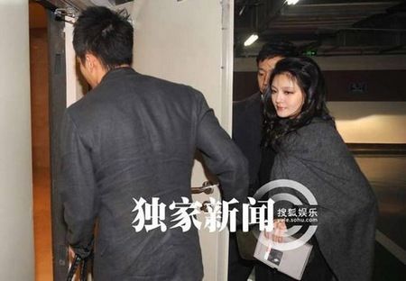 大S汪小菲情侶裝“飛躍”長城 曝婚后恩愛細節(組圖)