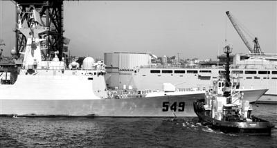 12月22日，中國海軍第十二批護航編隊“常州”號導彈護衛(wèi)艦駛離澳大利亞悉尼花園島海軍基地。當天，中 國海軍第十二批護航編隊結(jié)束對澳大利亞的訪問，啟程回國。新華社發(fā)