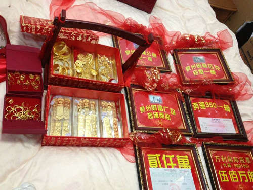 福建萬(wàn)利集團(tuán)老總嫁女 嫁妝數(shù)億擺席8天(組圖)
